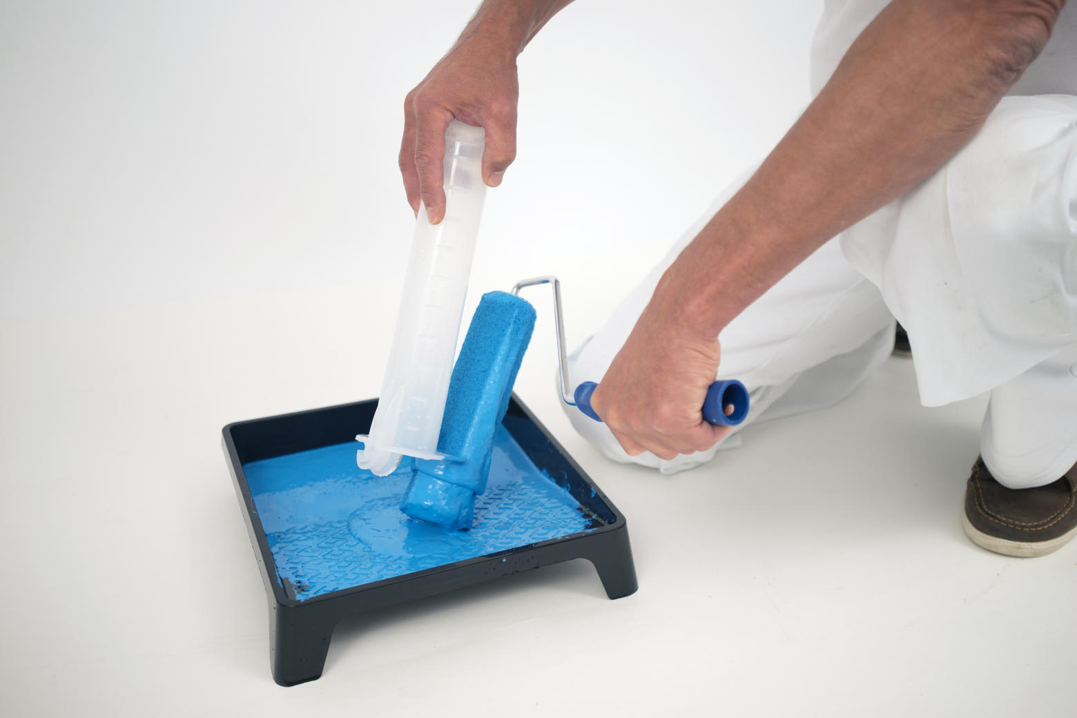 Washing a top paint roller
